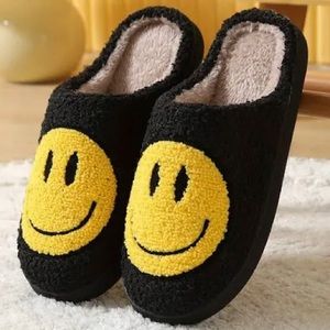 unisex trendy & cozy smile slippers